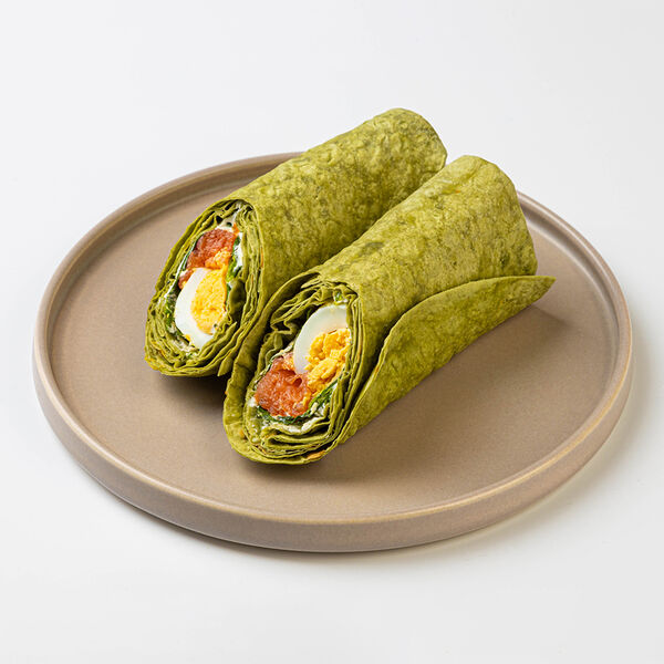 Сэндвич ролл с лососем и шпинатом