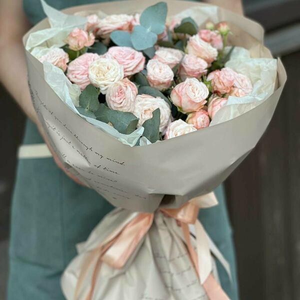 Букет пионовидных роз