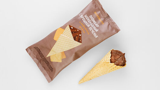 Пломбир шоколадный с крошкой печенья в рожке