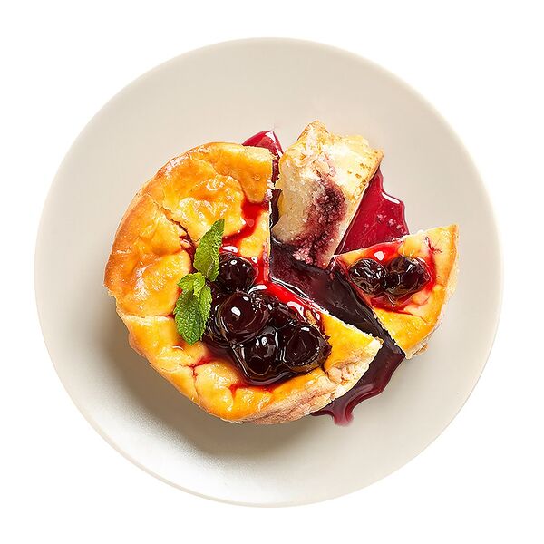 Запеканка творожная с вишней