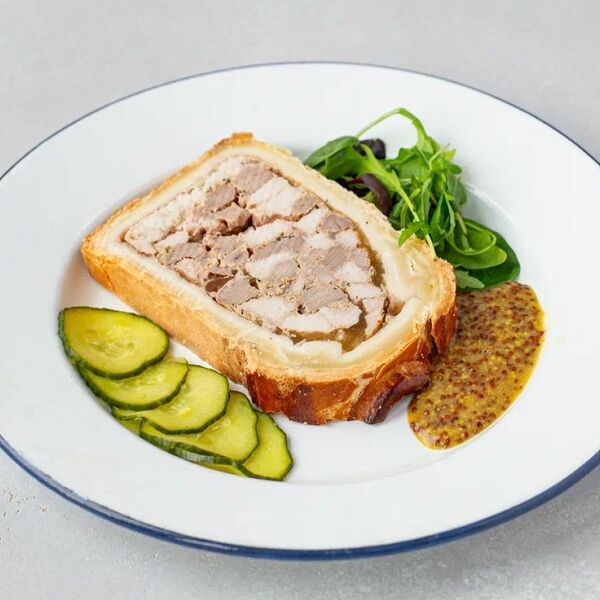 Пате-крут Париж с микс салатом