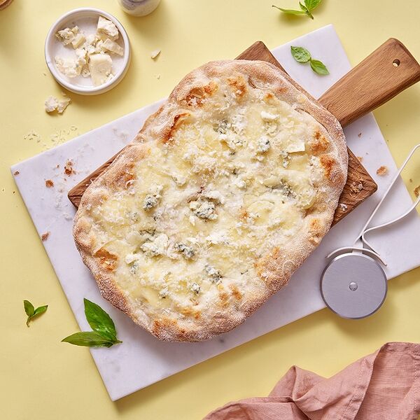 Римская пицца 4 сыра: моцарелла, сыр с голубой плесенью, бри, гойя 330 г