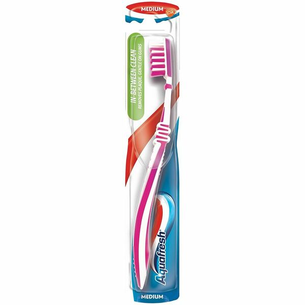 Зубная щётка Aquafresh In-between Clean средней жёсткости