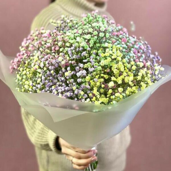 Букет с радужной Гипсофилой