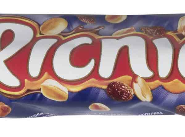 Батончик шоколадный Picnic с арахисом и изюмом