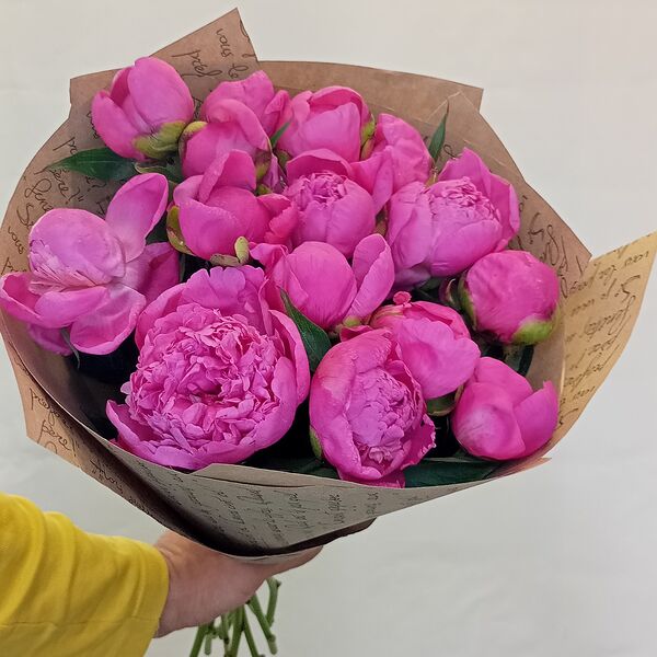 Букет пионов Малина
