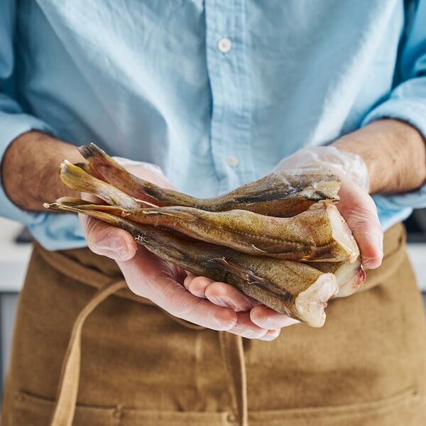 Навага тушка потрошеная без головы  из замороженного сырья