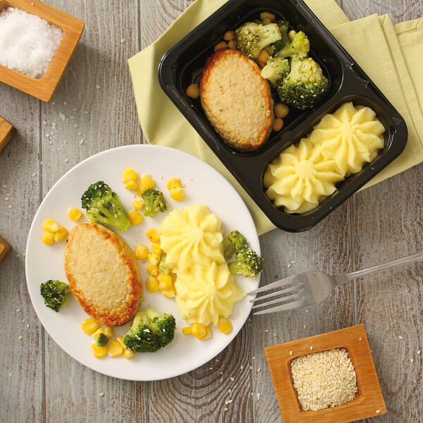 Котлета куриная с картофельным пюре, брокколи и кунжутом МясновЪ Шеф-повар