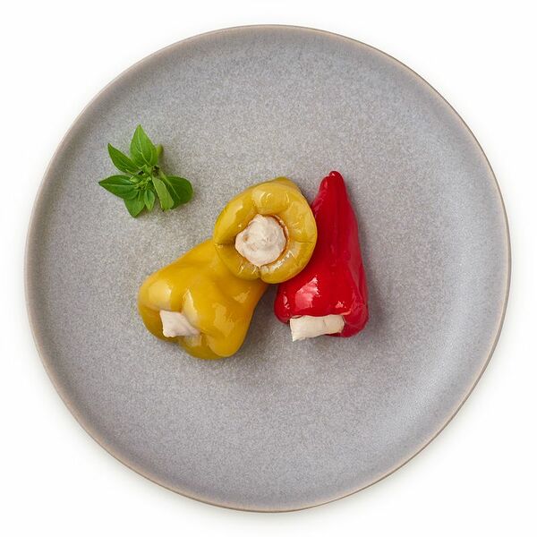 Перчики красные и зелёные острые фаршированные сливочным сыром в масле Шеф Перекрёсток, 250г