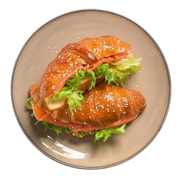 Круассан с семгой 