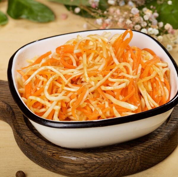 Салат из моркови и сельдерея