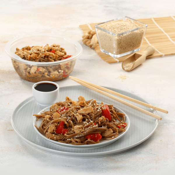 Лапша гречневая с курицей и соусом терияки МясновЪ Шеф-повар