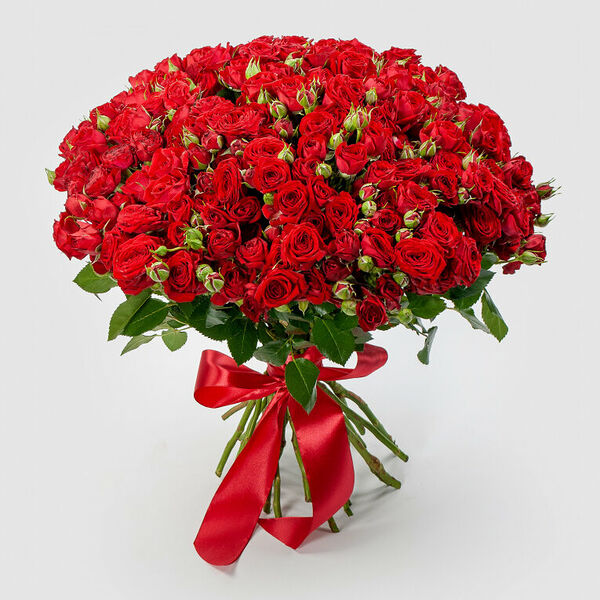 Букет из 35 кустовых роз Пламенное сердце 40 см