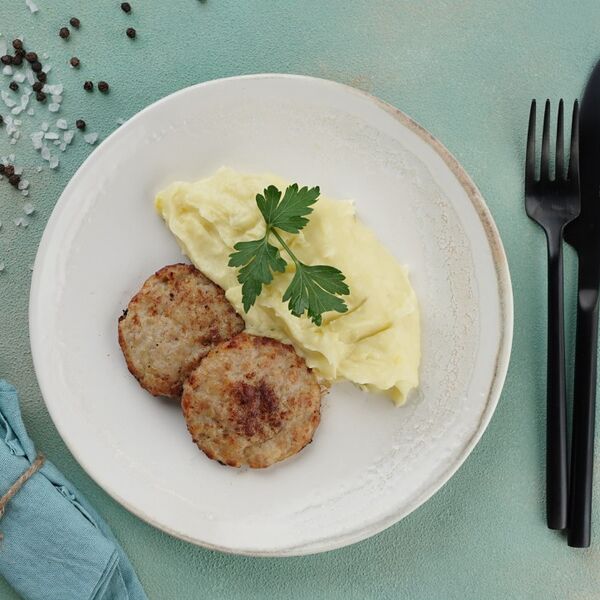 Куриные котлеты с картофельным пюре