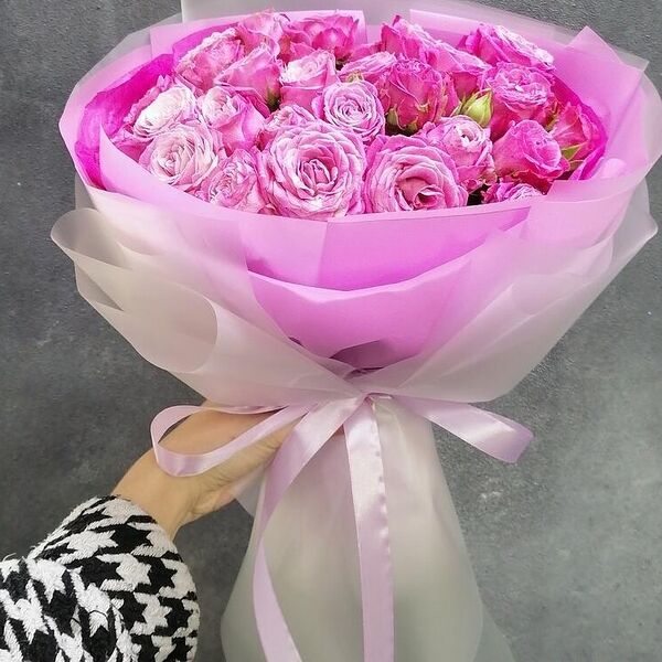 Розовый шарм пионовидных роз