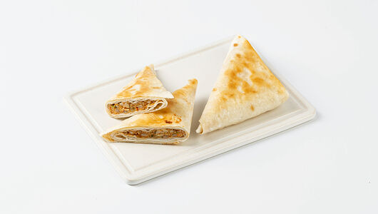 Конвертики с курицей, сыром и томатами с зеленью