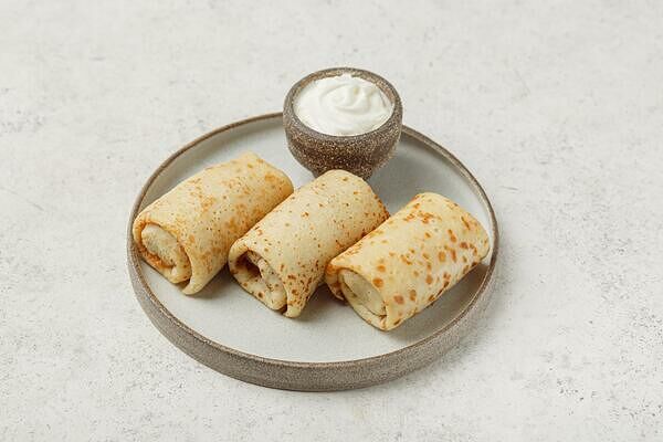 Блинчики с курицей и сметаной