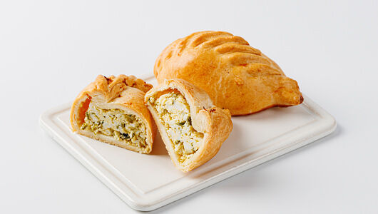 Пирожки с зеленью и яйцом на сметанном тесте, 120 г (2шт)