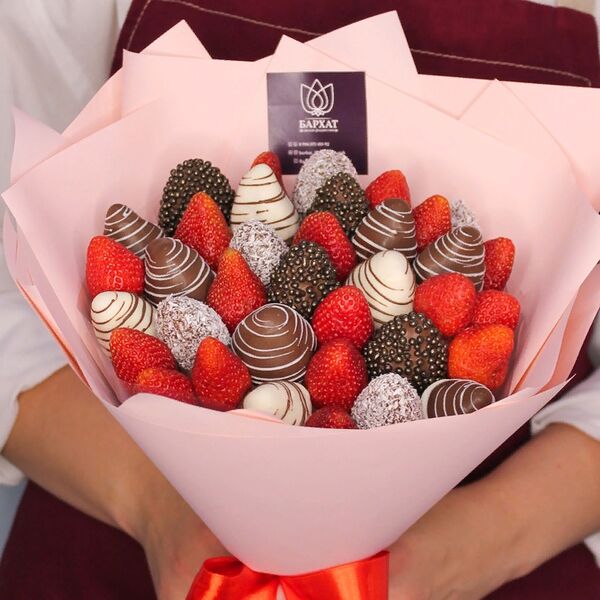 Букет с клубникой в шоколаде Романтичный Париж