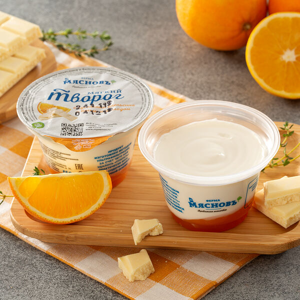 Творог мягкий двухслойный с кусочками апельсина и белым шоколадом 7,0% МясновЪ Ферма