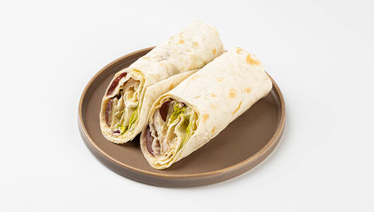 Сэндвич ролл Вкусвилл с курицей и соусом 