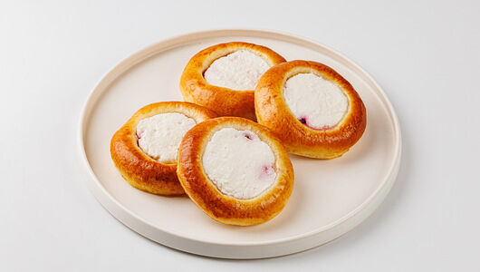 Ватрушки-мини с творогом и вишней, 4 шт