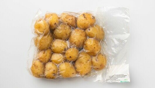 Картофель отварной в мундире с чесноком и розмарином