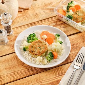 Котлета Рестория Шеф из трески с рисом и овощами