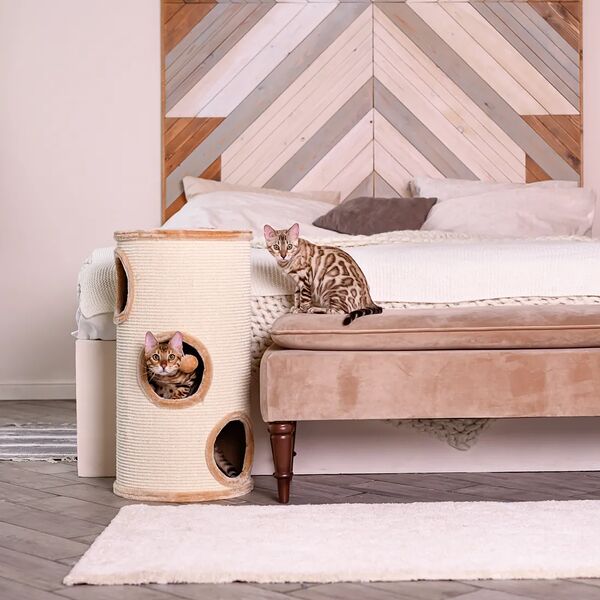 Дом-когтеточка Petmax Provance круглый с тремя входами и шариком для игр для кошек, бежевый 36x36x70 см