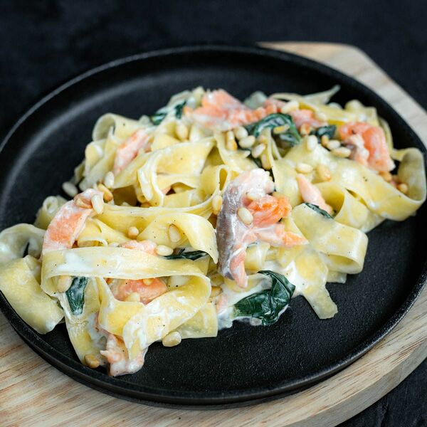 Паппарделле с лососем