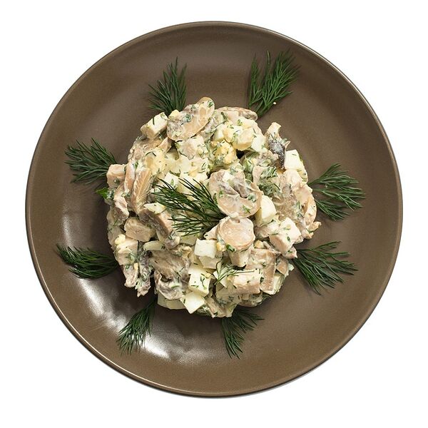 Салат с курицей и шампиньонами Уже Готово