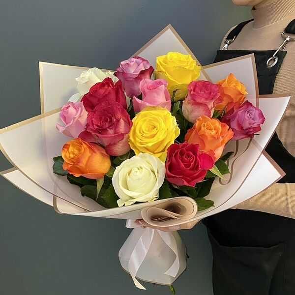 Букет из 15 роз микс 60 см в упаковке. Букет 13