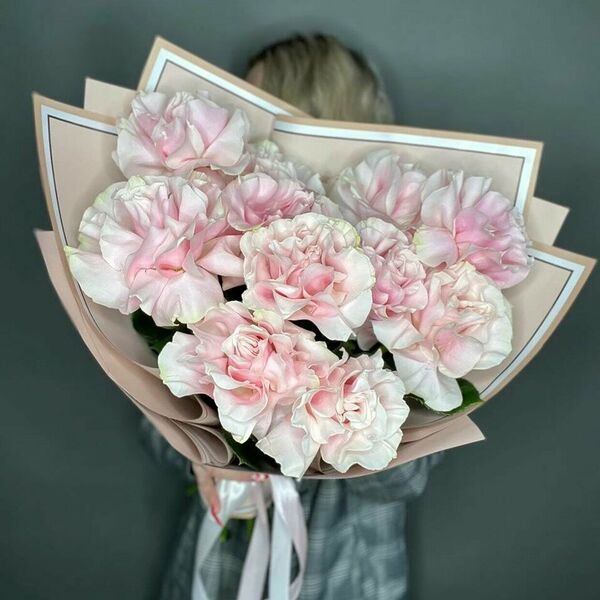 Французские розовые розы