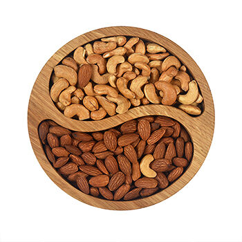 Подарочная тарелка Белое и черное с кешью и миндалем 245г