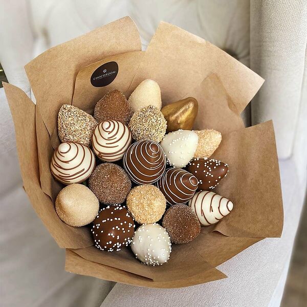 Букет из клубники в шоколаде «Золотой век» S (19 ягод)