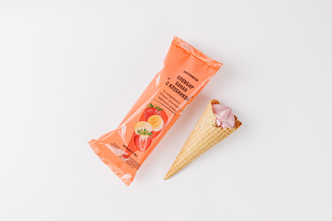 

Пломбир Банан с клубникой в вафельном рожке 100 г