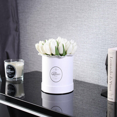 Белые тюльпаны в шляпной коробке Demi WHITE