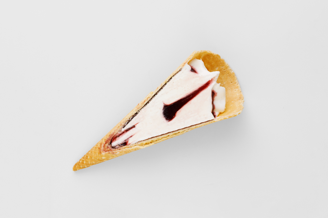 

Мороженое в рожке с черносмородиновым джемом Продукт замороженный 130 г