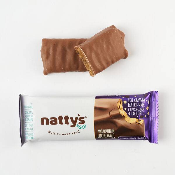 Батончик Nattys&Go! Crispy шоколадный с арахисом карамелью и изюмом, 45г