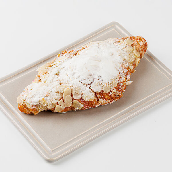 Круассан миндальный. Пекарня