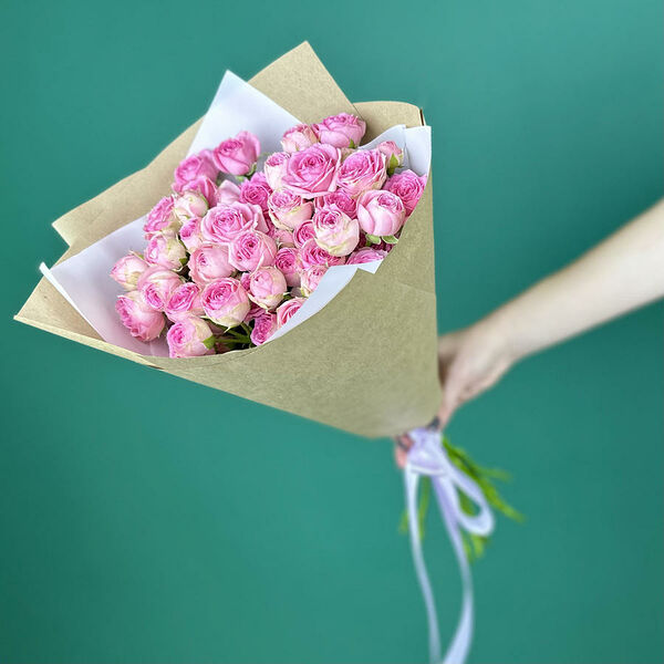 Букет цветов из 11 нежно-розовых кустовых роз