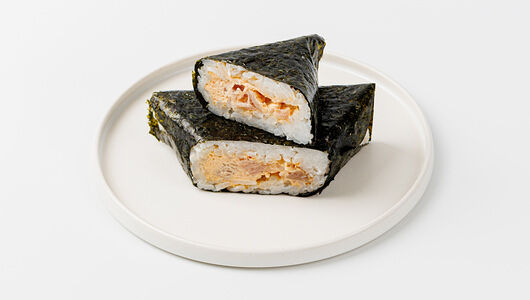 Онигири с тунцом холодного копчения