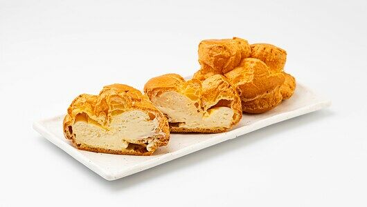 Пирожное Профитроли с заварным кремом