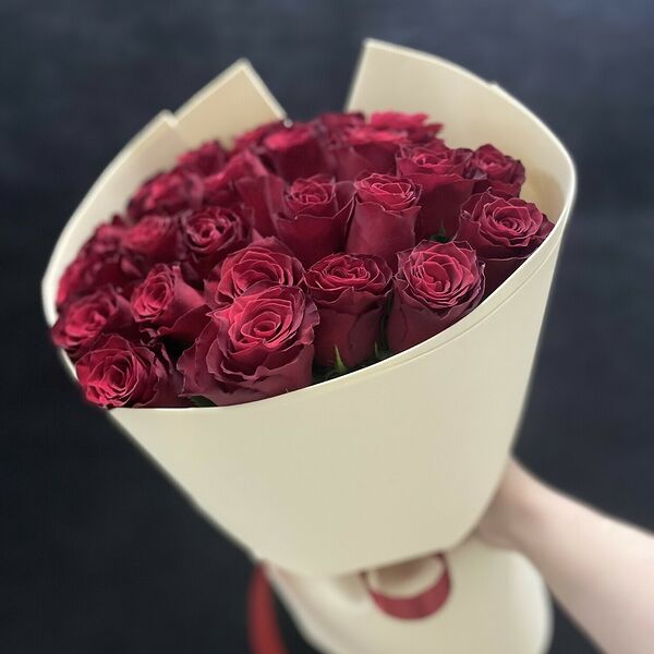 Роза красная