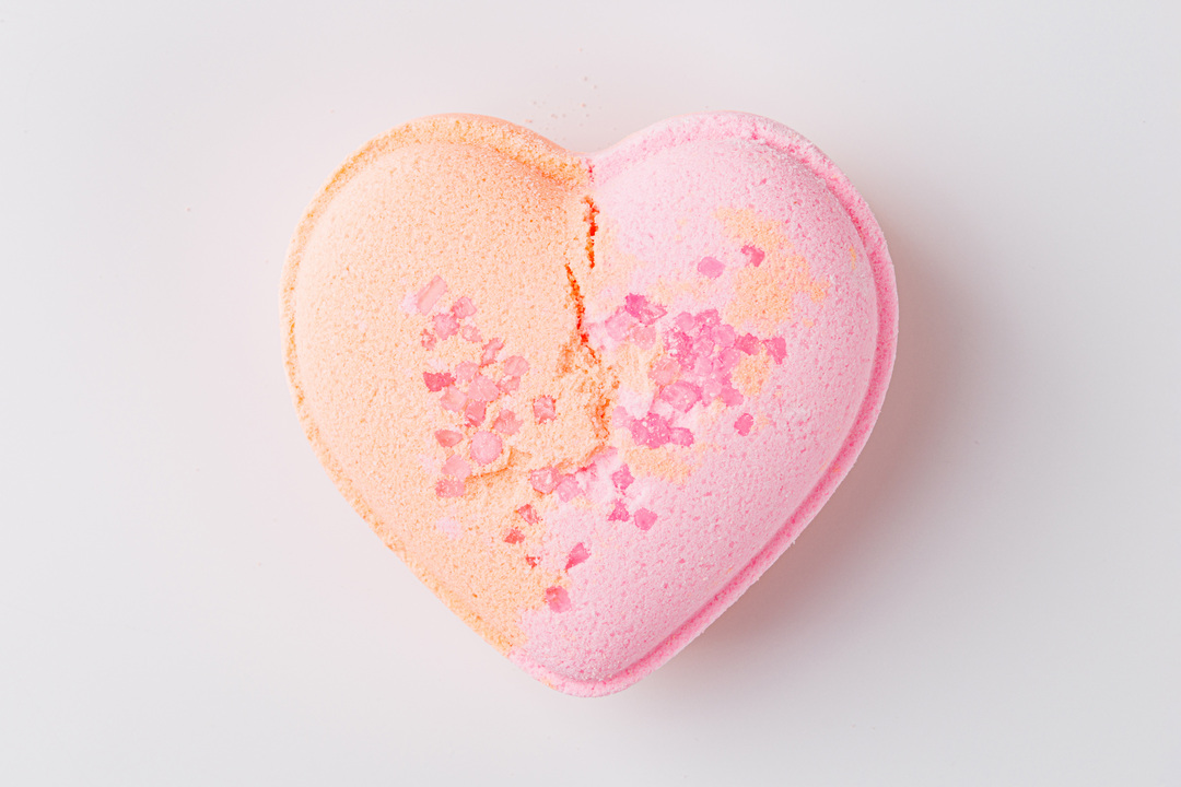 

Бомбочка для ванны с пеной Заветные мечты, аромат инжир и соленая карамель цвет в ассортименте