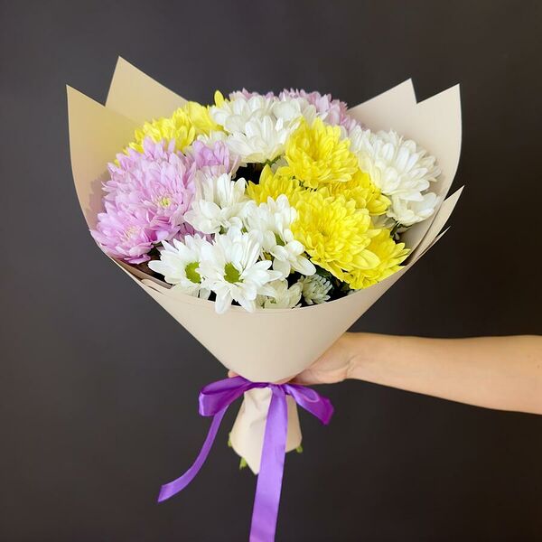 Букет цветов из 7 микс кустовых хризантем