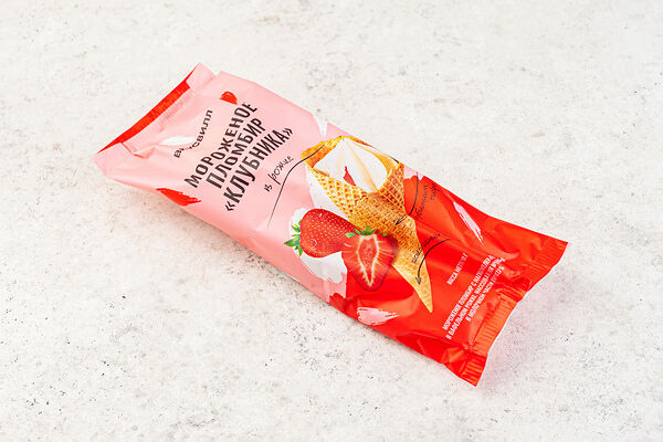 Мороженое пломбир в рожке Клубника