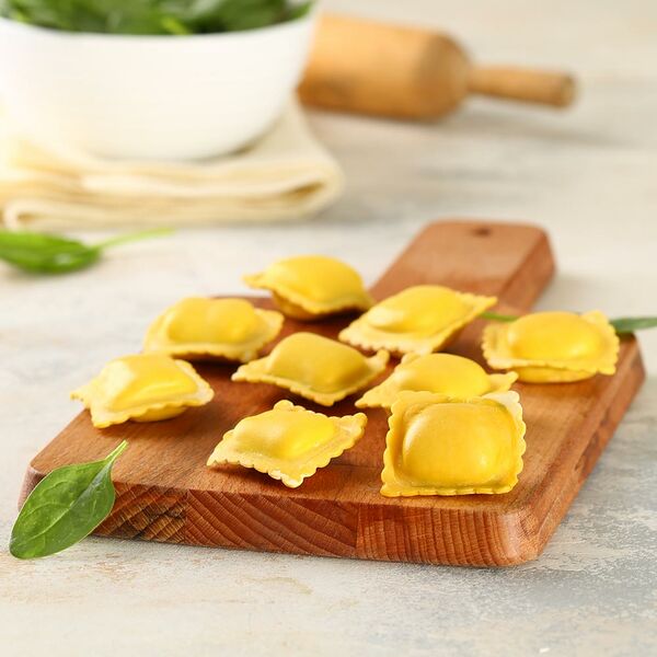 МясновЪ Равиоли с сыром и шпинатом