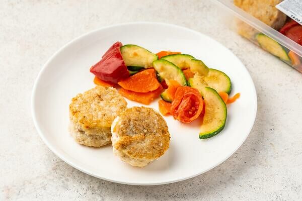 Котлетки рыбные с запеченными овощами