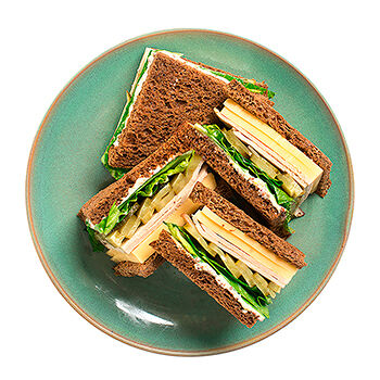 Клаб сэндвич с бужениной и маринованными огурцами, Уже Готово